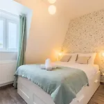 4-bedroom House Centre, Near The Metro + Car Park 4* Tourcoing