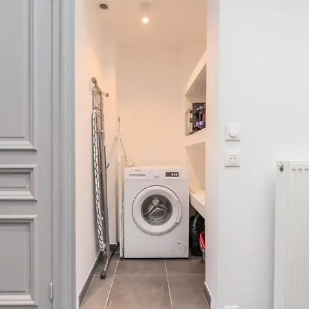 4-bedroom House Centre, Near The Metro + Car Park