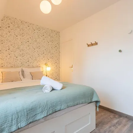 4-bedroom House Centre, Near The Metro + Car Park 4* Tourcoing