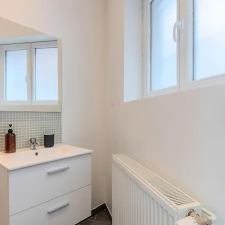 4-bedroom House Centre, Near The Metro + Car Park بيت ضيافة توركوان