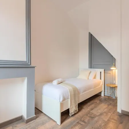 4-bedroom House Centre, Near The Metro + Car Park