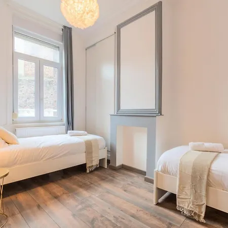 4-bedroom House Centre, Near The Metro + Car Park بيت ضيافة 4*