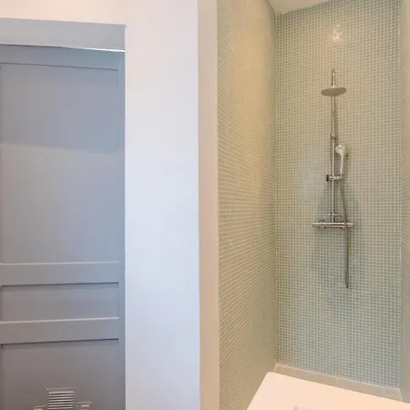 4-bedroom House Centre, Near The Metro + Car Park بيت ضيافة توركوان