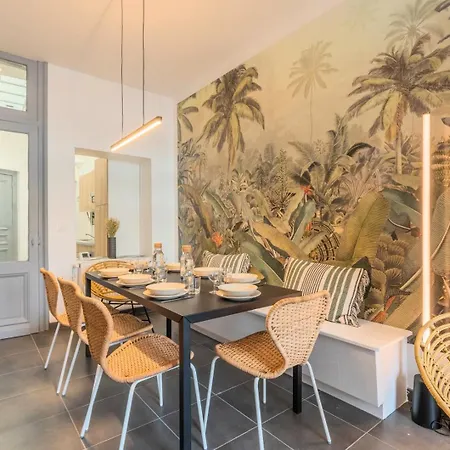 بيت ضيافة 4-bedroom House Centre, Near The Metro + Car Park