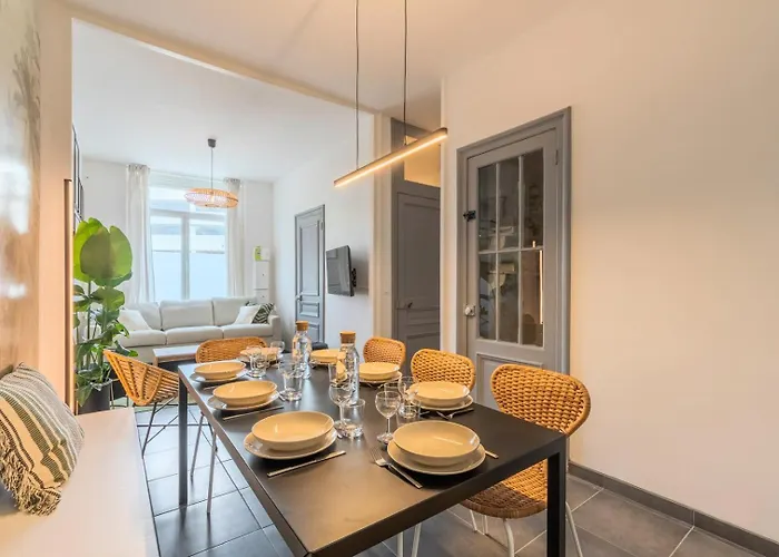 4-bedroom House Centre, Near The Metro + Car Park 4* Tourcoing