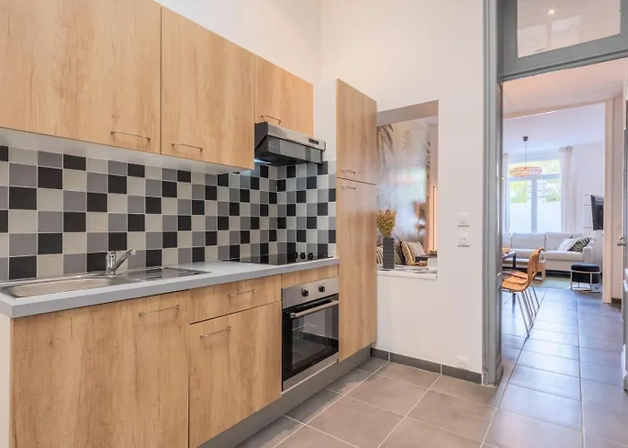 Maison d'hôtes 4-bedroom House Centre, Near The Metro + Car Park 4*