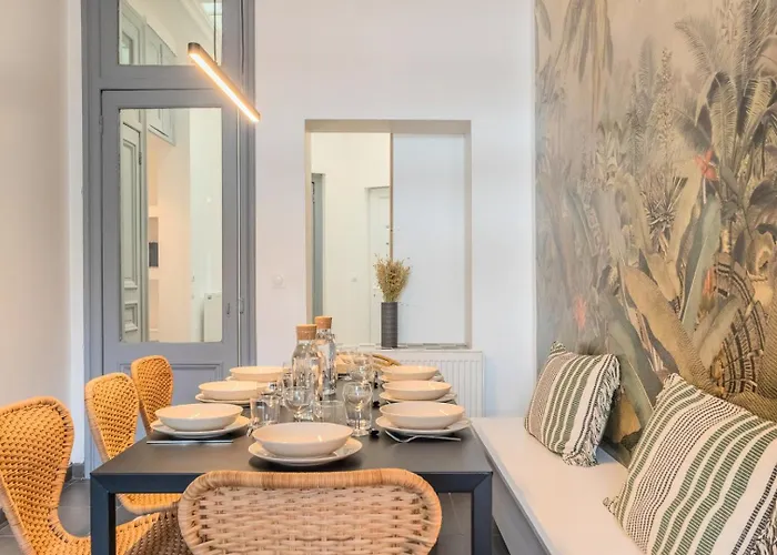 4-bedroom House Centre, Near The Metro + Car Park