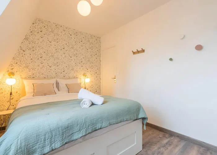 4-bedroom House Centre, Near The Metro + Car Park 4* Tourcoing