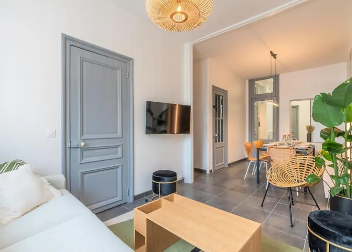 Maison d'hôtes 4-bedroom House Centre, Near The Metro + Car Park 4*