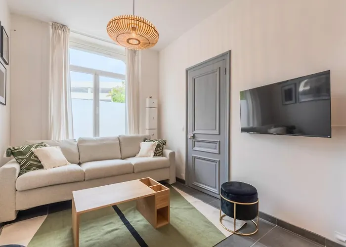 4-bedroom House Centre, Near The Metro + Car Park Maison d'hôtes 4*