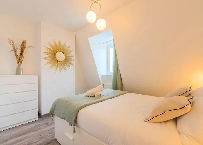 Maison d'hôtes 4-bedroom House Centre, Near The Metro + Car Park Tourcoing