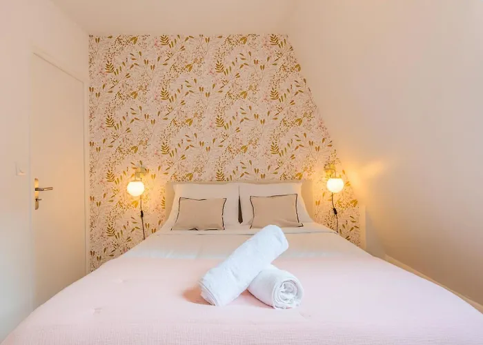 4-bedroom House Centre, Near The Metro + Car Park 4* Tourcoing