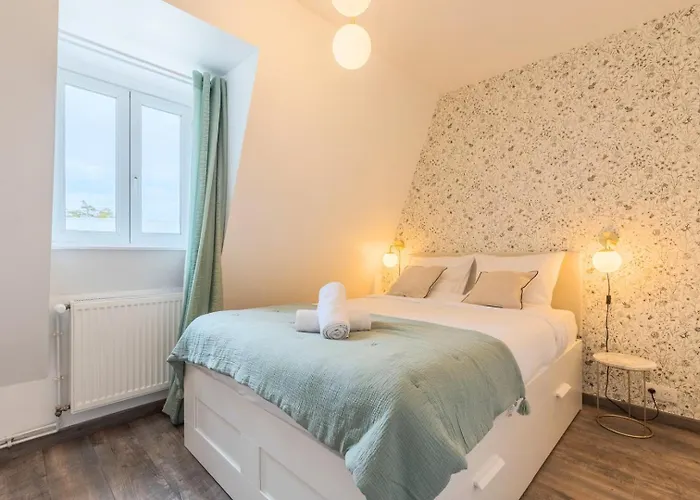 4-bedroom House Centre, Near The Metro + Car Park 4* Tourcoing