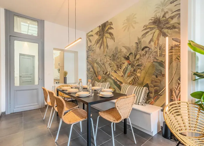 Maison d'hôtes 4-bedroom House Centre, Near The Metro + Car Park